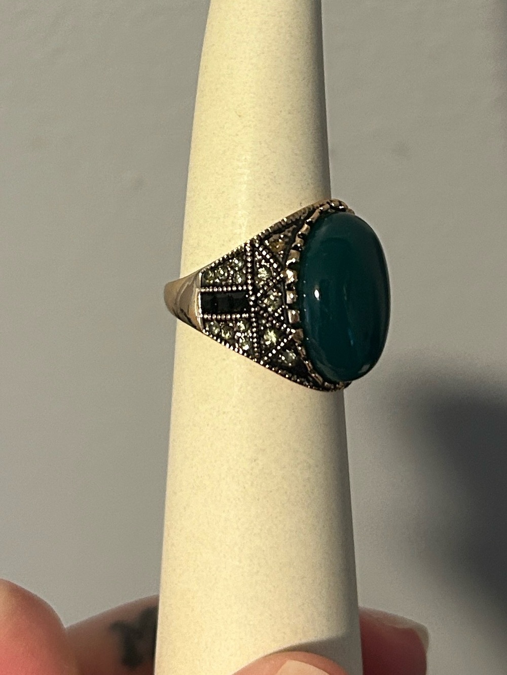 Green cabochon marcasite statement ring size 8 - Picture 3 of 6